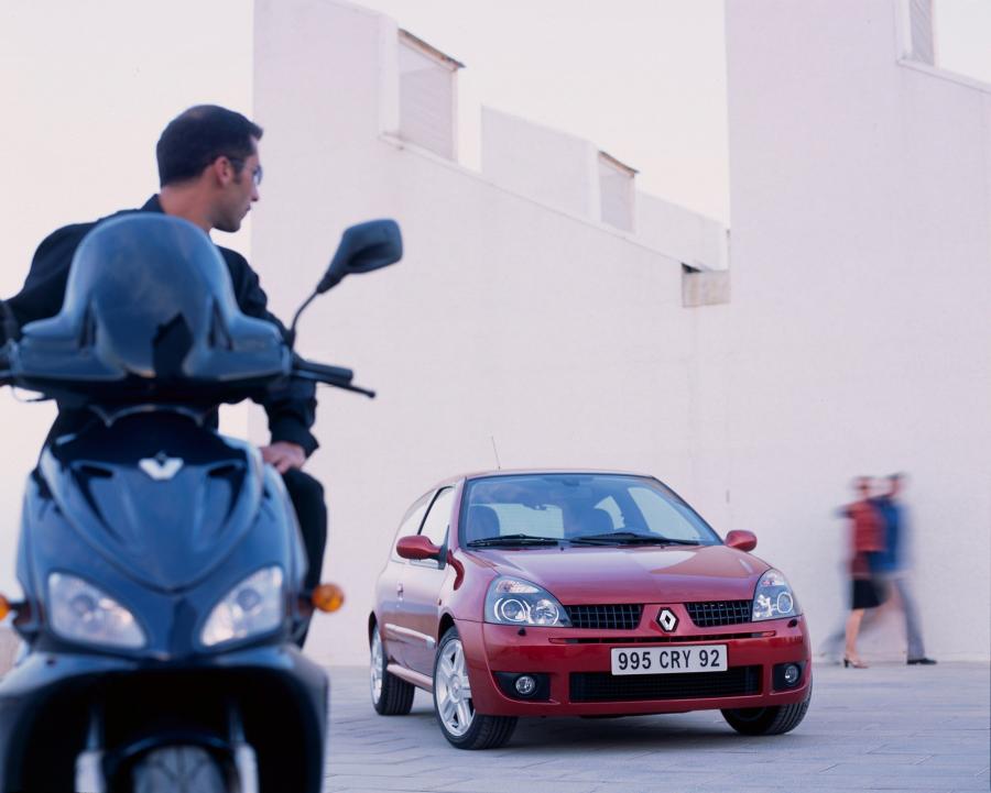  Renault Clio Sport 2002 года  (фото 30 из 76)